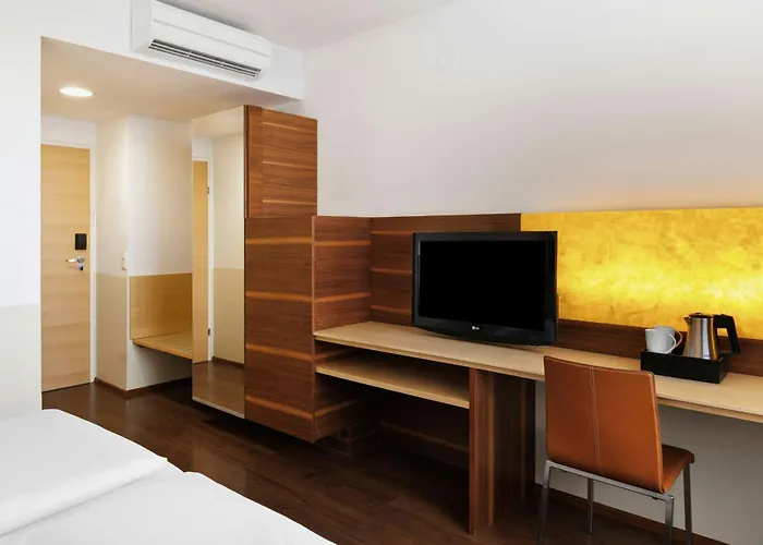 Hotel Four Points Flex By Sheraton Hauptbahnhof 3*