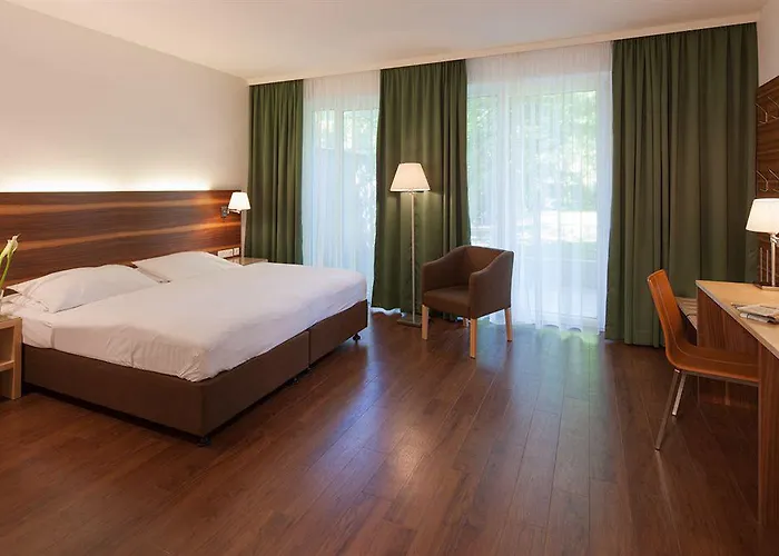 Hotel Four Points Flex By Sheraton Hauptbahnhof 3*